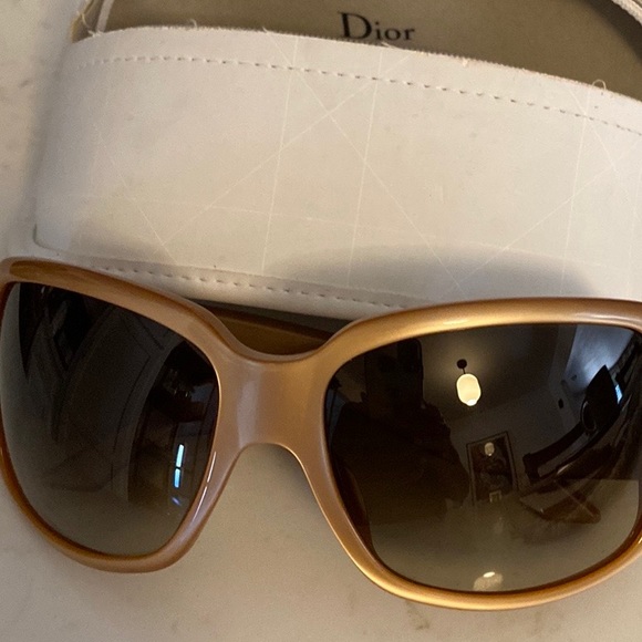 DIOR GORGEOUS SUNGLASSES - Picture 2 of 16